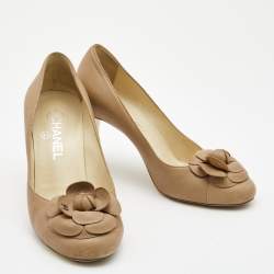 Pre Owned Chanel Beige Leather CC Camellia Pumps Size 37.5