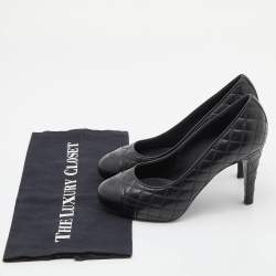 Pre Owned Chanel Black Quilted Leather CC Cap Toe Pumps Size 37