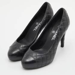 Pre Owned Chanel Black Quilted Leather CC Cap Toe Pumps Size 37