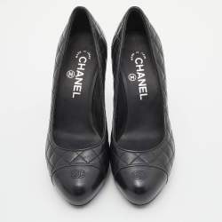 Pre Owned Chanel Black Quilted Leather CC Cap Toe Pumps Size 37