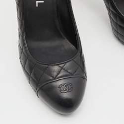 Pre Owned Chanel Black Quilted Leather CC Cap Toe Pumps Size 37