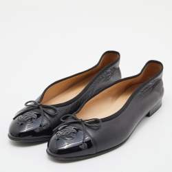 Pre Owned Chanel Black Leather and Patent CC Cap Toe Bow Ballet Flats Size 39