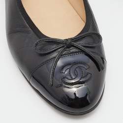 Pre Owned Chanel Black Leather and Patent CC Cap Toe Bow Ballet Flats Size 39
