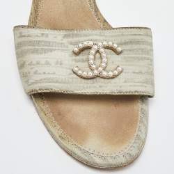 Pre Owned Chanel Olive Green Lizard Embossed Leather Pearl Embellished CC Flat Slides Size 38