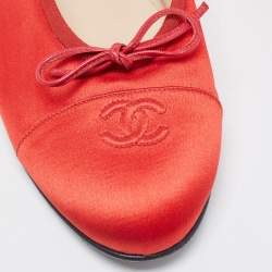 Pre Owned Chanel Red Satin CC Cap Toe Ballet Flats Size 41
