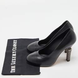 مملوكة مسبقًا Chanel Black Leather Faux Pearl Detail Heel Cap Toe Pumps Size 38.5