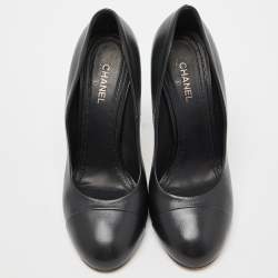 مملوكة مسبقًا Chanel Black Leather Faux Pearl Detail Heel Cap Toe Pumps Size 38.5