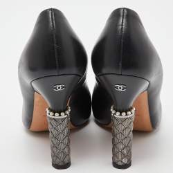 مملوكة مسبقًا Chanel Black Leather Faux Pearl Detail Heel Cap Toe Pumps Size 38.5