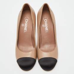 Pre Owned Chanel Beige/Black Leather and Satin Cap Toe CC Pumps Size 38.5