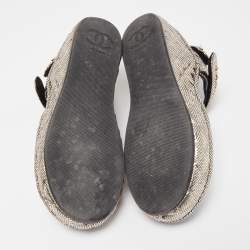 مملوكة مسبقً ا Chanel Gold Texture Leather Wedges Dad Sandals Size 39