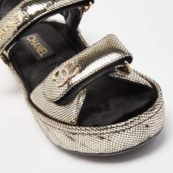 مملوكة مسبقًا Chanel Gold Texture Leather Wedges Dad Sandals Size 39