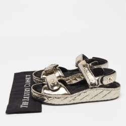مملوكة مسبقًا Chanel Gold Texture Leather Wedges Dad Sandals Size 39