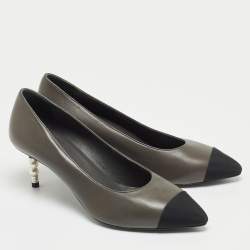مملوكة مسبقًا Chanel Grey/Black Leather and Fabric Cap Toe CC Pointed Toe Pumps Size 38.5