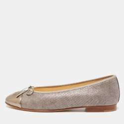 مملوكة مسبقًا Chanel Metallic/Grey Leather and Canvas Bow CC Cap Toe Ballet Flats Size 40