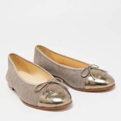 مملوكة مسبقًا Chanel Metallic/Grey Leather and Canvas Bow CC Cap Toe Ballet Flats Size 40