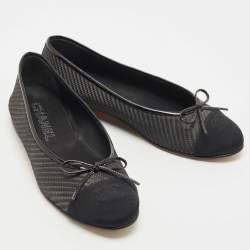 Pre Owned Chanel Black Woven Raffia and Canvas CC Cap Toe Ballet Flats Size 39.5