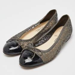 Pre Owned Chanel Grey/Black Lace and Patent Leather CC Cap Toe Ballet Flats Size 38.5