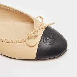 Pre Owned Chanel Beige/Black Leather Bow CC Cap Toe Ballet Flats Size 40