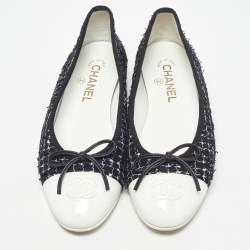 Pre Owned Chanel Black/White Tweed and Patent Leather CC Cap Toe Bow Ballet Flats Size 38.5