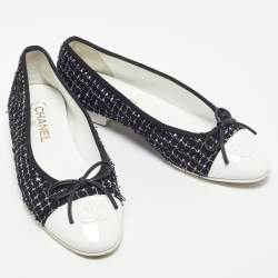 Pre Owned Chanel Black/White Tweed and Patent Leather CC Cap Toe Bow Ballet Flats Size 38.5