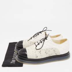 Pre Owned Chanel White/Black Canvas and Leather Cap Toe Oxford Sneakers Size 40