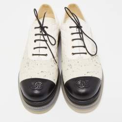 Pre Owned Chanel White/Black Canvas and Leather Cap Toe Oxford Sneakers Size 40