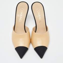 مملوكة مسبقًا حذاء سلايد شانيل جلد و شريط مضلع أسود/ بيج مقاس 39