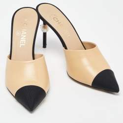 مملوكة مسبقًا حذاء سلايد شانيل جلد و شريط مضلع أسود/ بيج مقاس 39