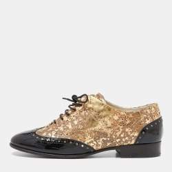 Buy designer Oxfords by chanel at The Luxury Closet.