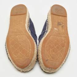 Pre Owned Chanel Navy Blue/Black Canvas CC Espadrille Flats Size 38