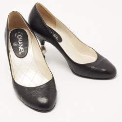 Pre Owned Chanel Black Leather CC Pearl Heel Cap Toe Pumps Size 38