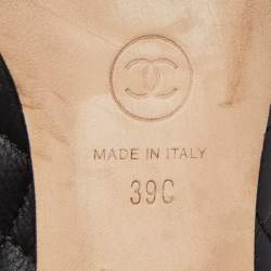 Pre Owned Chanel Black Quilted Leather CC Cap Toe Pumps Size 39
