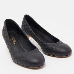 Pre Owned Chanel Black Quilted Leather CC Cap Toe Pumps Size 39