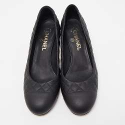 Pre Owned Chanel Black Quilted Leather CC Cap Toe Pumps Size 39