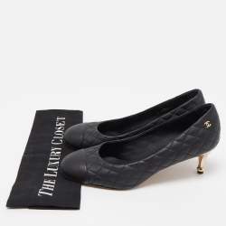Pre Owned Chanel Black Quilted Leather CC Cap Toe Pumps Size 39