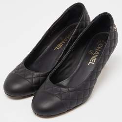مملوكة مسبقًا Chanel Black Quilted Leather CC Cap Toe Pumps Size 38