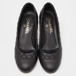 مملوكة مسبقًا Chanel Black Quilted Leather CC Cap Toe Pumps Size 38