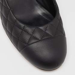 مملوكة مسبقًا Chanel Black Quilted Leather CC Cap Toe Pumps Size 38