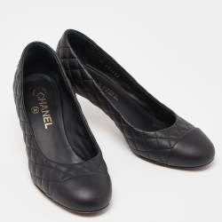 مملوكة مسبقًا Chanel Black Quilted Leather CC Cap Toe Pumps Size 38