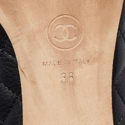 مملوكة مسبقًا Chanel Black Quilted Leather CC Cap Toe Pumps Size 38