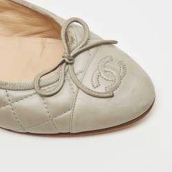Pre Owned Chanel Grey Quilted Leather CC Bow Ballet Flats Size 37