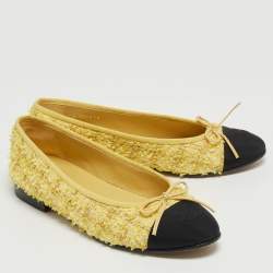 مملوكة مسبقًا Chanel Yellow/Black Tweed and CC Fabric Cap Toe Bow Ballet Flats Size 37