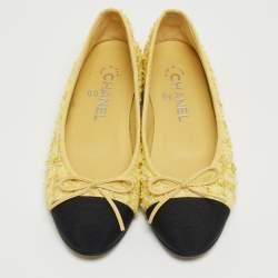 مملوكة مسبقًا Chanel Yellow/Black Tweed and CC Fabric Cap Toe Bow Ballet Flats Size 37