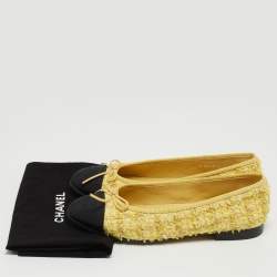 مملوكة مسبقًا Chanel Yellow/Black Tweed and CC Fabric Cap Toe Bow Ballet Flats Size 37