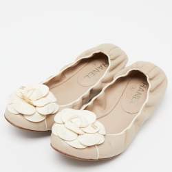 Pre Owned Chanel Beige/White Leather CC Camellia Scrunch Ballet Flats Size 37
