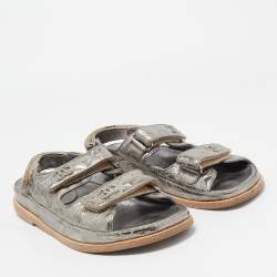 Pre Owned Chanel Silver Leather Interlocking CC Logo Dad Sandals Size 40