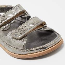 Pre Owned Chanel Silver Leather Interlocking CC Logo Dad Sandals Size 40