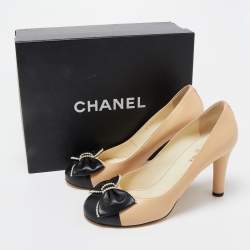 Chanel Black/Beige Leather Pearl Embellished Bow Cap Toe Pumps Size 39