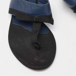 Pre Owned Chanel Navy Blue/Black Leather and Fabric CC Bow Thong Flats Size 37