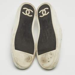 Pre Owned Chanel Black/White Leather and Rubber CC Low Top Sneakers Size 40